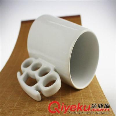 創意與力量結合 廣州錦陶陶瓷實業現貨純白色拳擊杯詳解